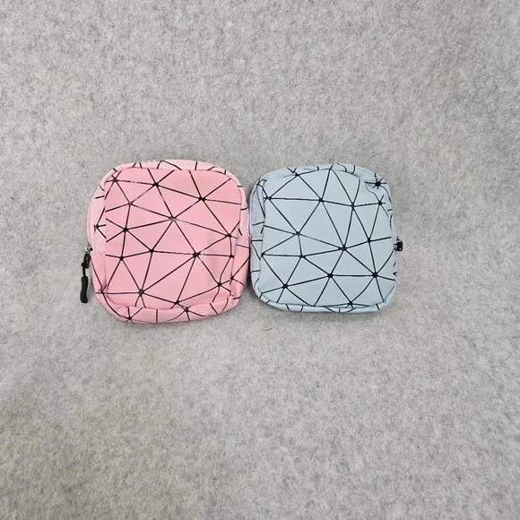 New Waterproof Storage Bag for Cosmetics or Personal Products - Picture 1 of 4